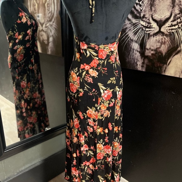 🖤💕EUC- SUPER CUTE FOREVER 21 BLACK HALTER FLORAL DRESS SZ S🖤💕 - Picture 6 of 7